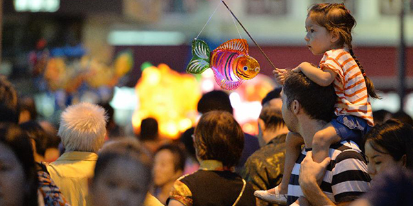 В Сингапуре проходит фестиваль фонарей по случаю праздника Середины осени