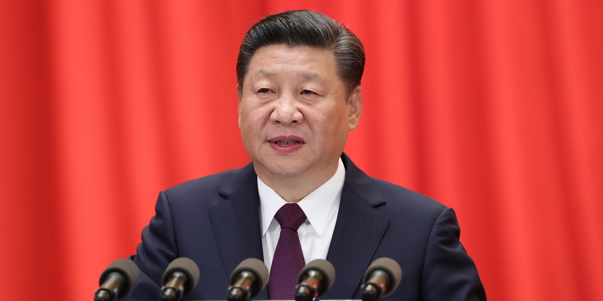 Си Цзиньпин выступает с докладом на 19-м съезде КПК