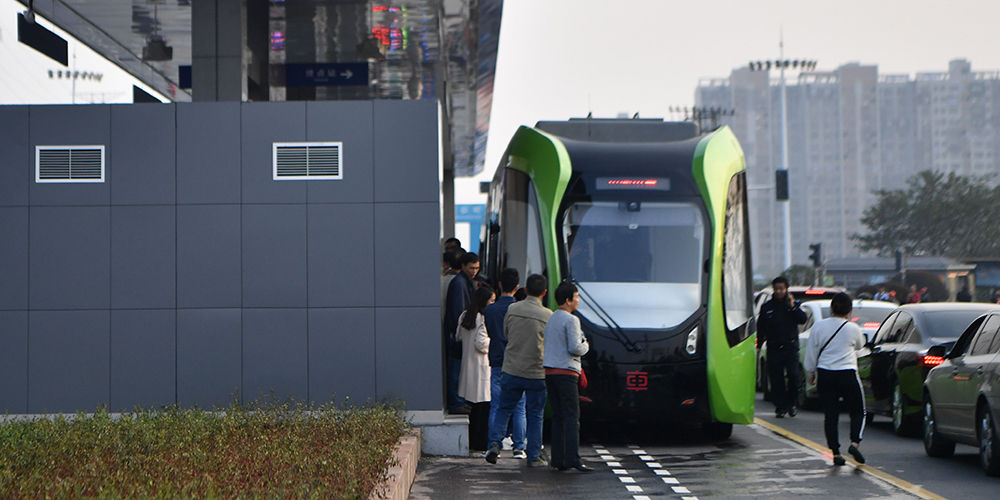 В Чжучжоу начались тесты поезда, движущегося по виртуальным рельсам