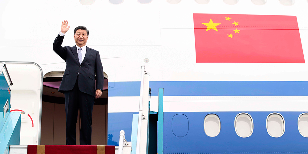 Си Цзиньпин прибыл в Ханой с государственным визитом во Вьетнам