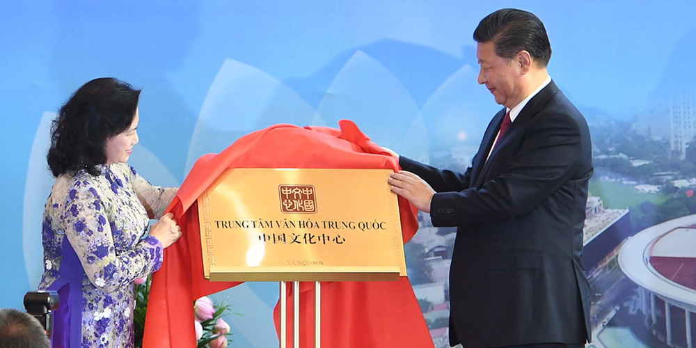 Си Цзиньпин посетил церемонию по случаю завершения строительства и передачи Дворца вьетнамско-китайской дружбы