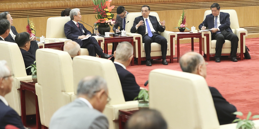 Ли Кэцян встретился с делегацией экономических кругов Японии
