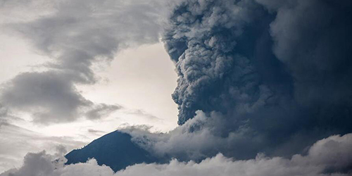 На индонезийском острове Бали проснулся вулкан Агунг
