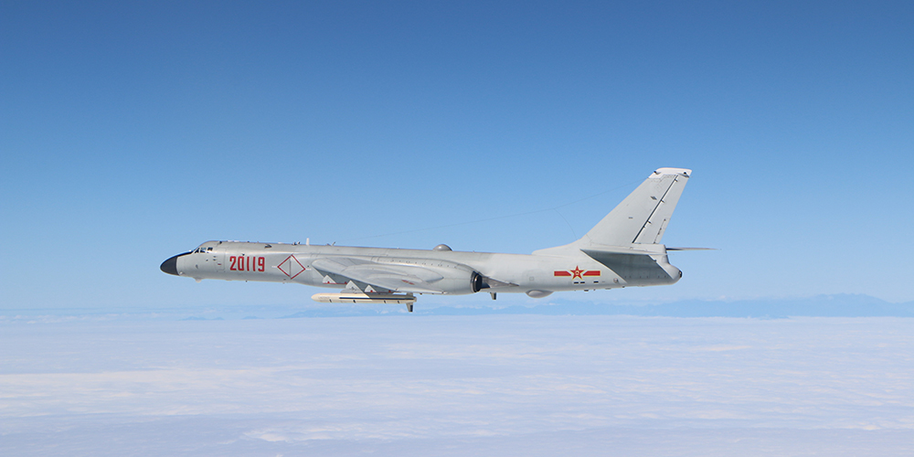 Очередные тренировочные полеты китайских военных самолетов над открытым морем