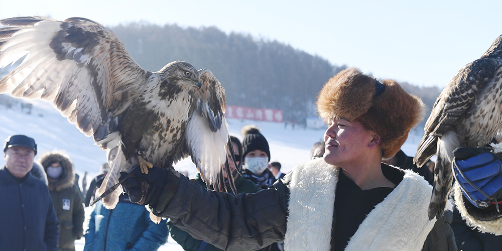В провинции Цзилинь открылся 2-й Фестиваль ледовых забав "Ехэ"