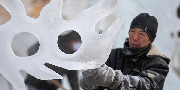 Ледяные шедевры на 37-м Всекитайском конкурсе профессиональных ледовых скульпторов