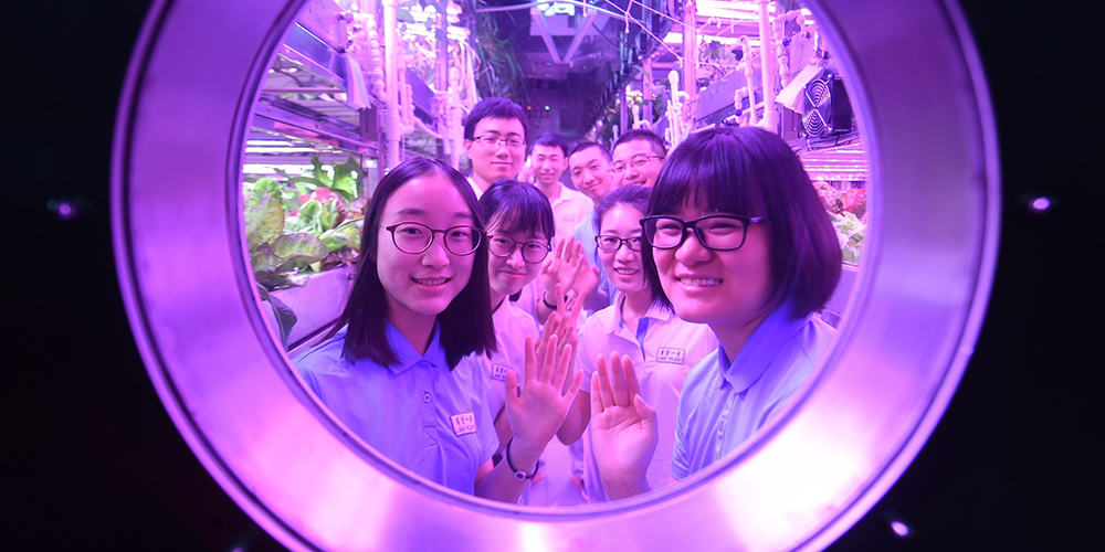 Участники китайского эксперимента "Юэгун-365" установили новый мировой рекорд длительности пребывания в биорегенеративной системе жизнеобеспечения