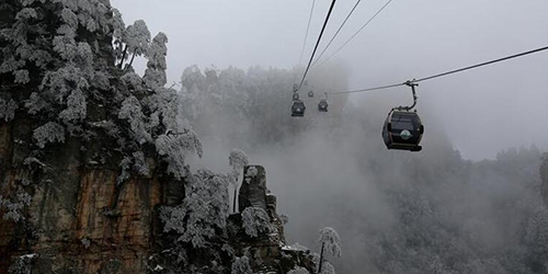 Снег, лед и туман в горах ландшафтного парка Тяньцзышань