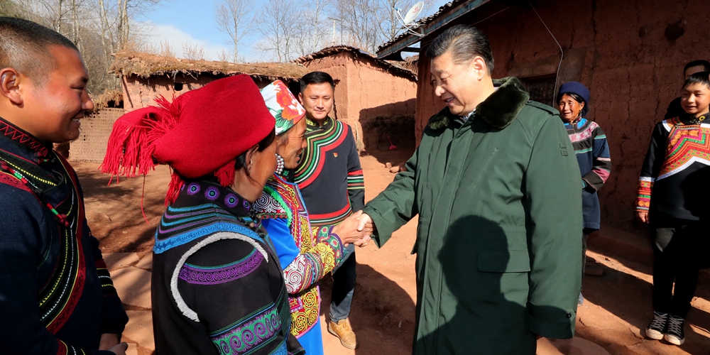 Си Цзиньпин навестил бедных крестьян из числа представителей нацменьшинств в Юго-
Западном Китае