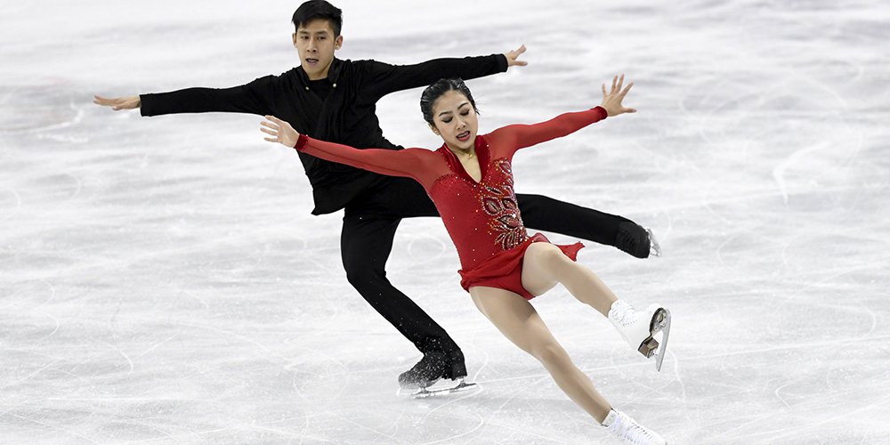 Китайцы Суй Вэньцзин и Хань Цун заняли второе место в фигурном катании среди спортивных пар на Олимпиаде в Пхенчхане