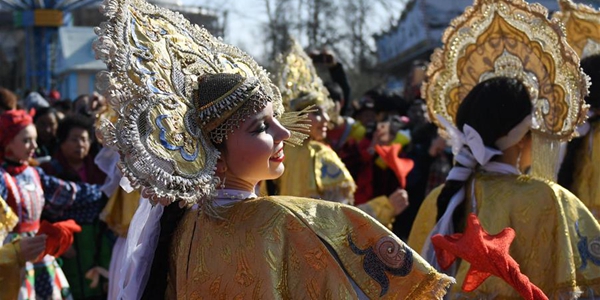 "Экзотическая" храмовая ярмарка по случаю праздника Весны в Пекине