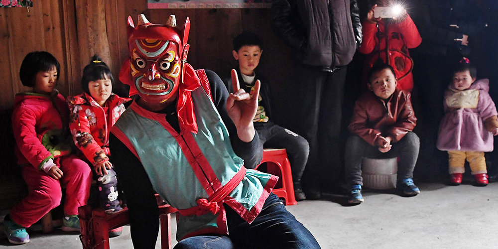 Новогодний танец но в уезде Наньфэн