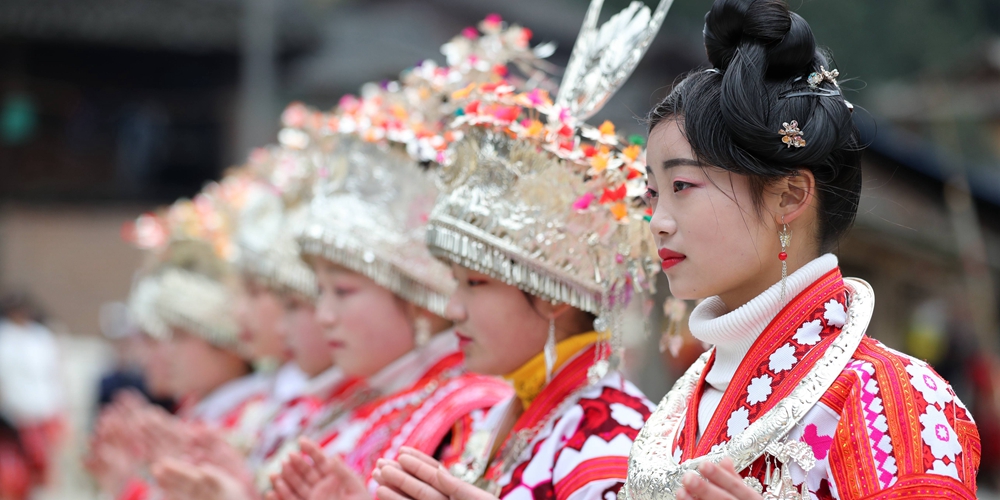 В мяоской деревне Цэньцзуй седьмой день празднуют Новый год по лунному календарю