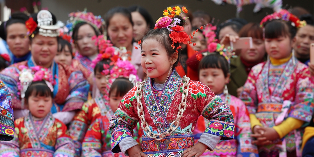 Фольклорный фестиваль Ганьпинцзы в Цэньгуй-Мяоской деревне
