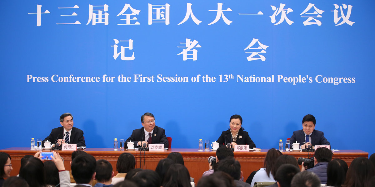 В Пекине состоялась пресс-конференция по вопросам внесения поправок в Конституцию КНР