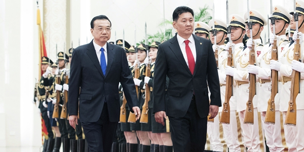 Китайская сторона намерена содействовать дальнейшему развитию китайско-монгольских отношений -- Ли Кэцян