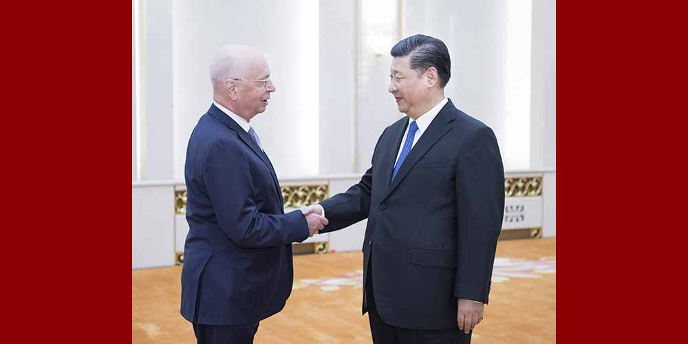 Си Цзиньпин встретился с исполнительным председателем ВЭФ К.Швабом