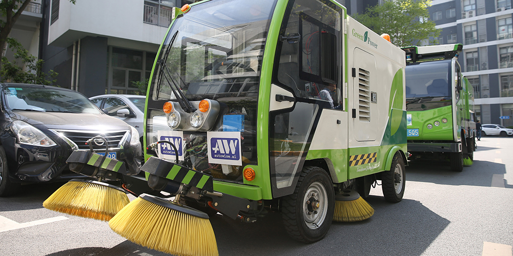 На улицы Шанхая выехала бригада беспилотных мусороуборочных машин
