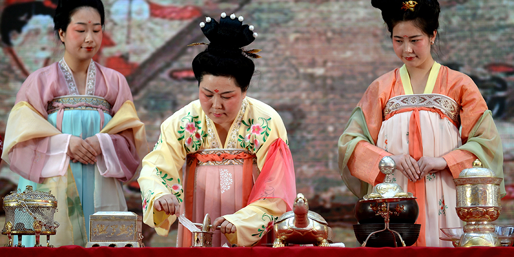 Показ традиционной чайной церемонии танской эпохи в Сиане