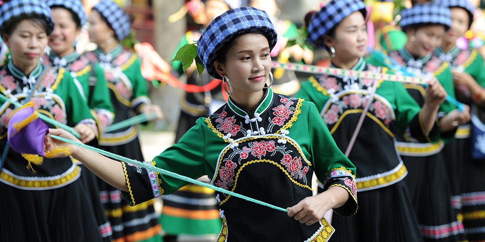 В провинции Гуйчжоу открылся Ванмоский культурный фестиваль народности буи по случаю праздника Саньюэсань
