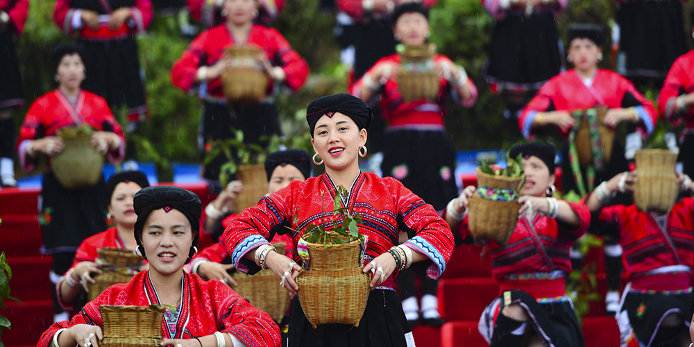 Праздничные культурно-художественные представления в китайских парках