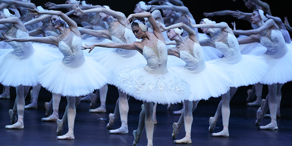 В Пекине состоялось представление по случаю 60-й годовщины премьеры в Китае балета "Лебединое озеро"