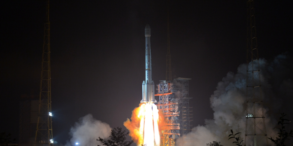 Китай успешно запустил спутник связи "Apstar-6С"