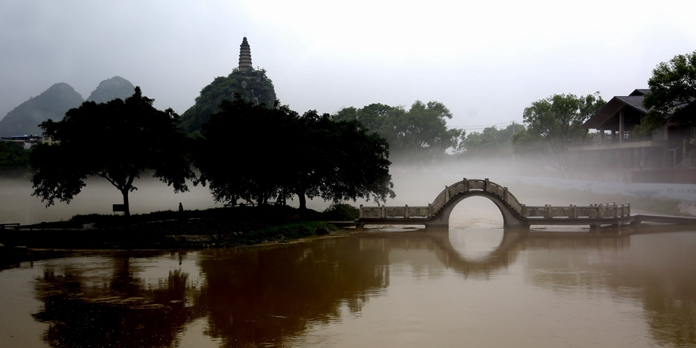 Сказочная дымка над рекой Лицзян