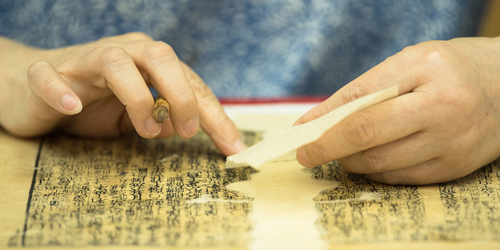 Янь Цзиншу -- реставратор древних книг из провинции Чжэцзян
