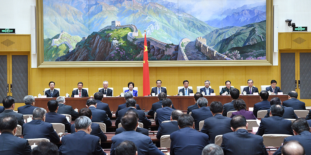 Ли Кэцян выступил на пленарном заседании Госсовета КНР