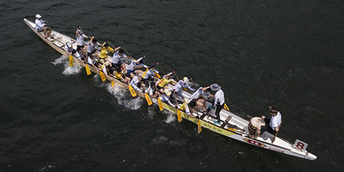 Морские гонки на лодках-драконах в Сянгане