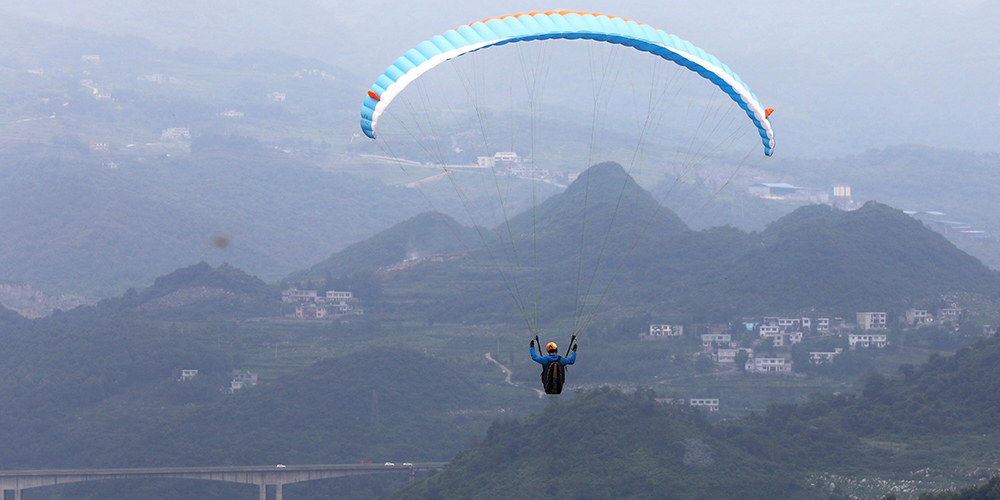 Парапланеризм -- В уезде Сифэн стартовал 1-й этап чемпионата Китая на точность приземления с парапланом 2018