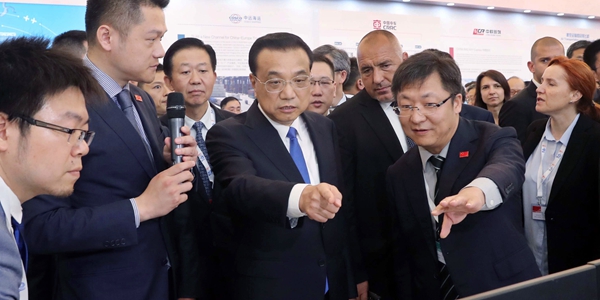 Ли Кэцян посетил выставку результатов сотрудничества Китая и стран Центральной и Восточной Европы на местном уровне