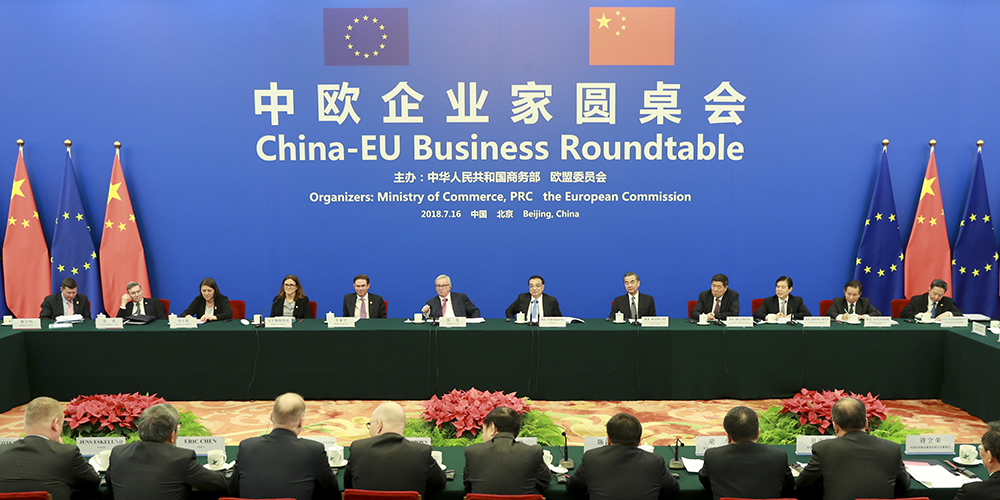 Ли Кэцян и Ж.-К.Юнкер присутствовали на церемонии открытия круглого стола китайских и европейских предпринимателей