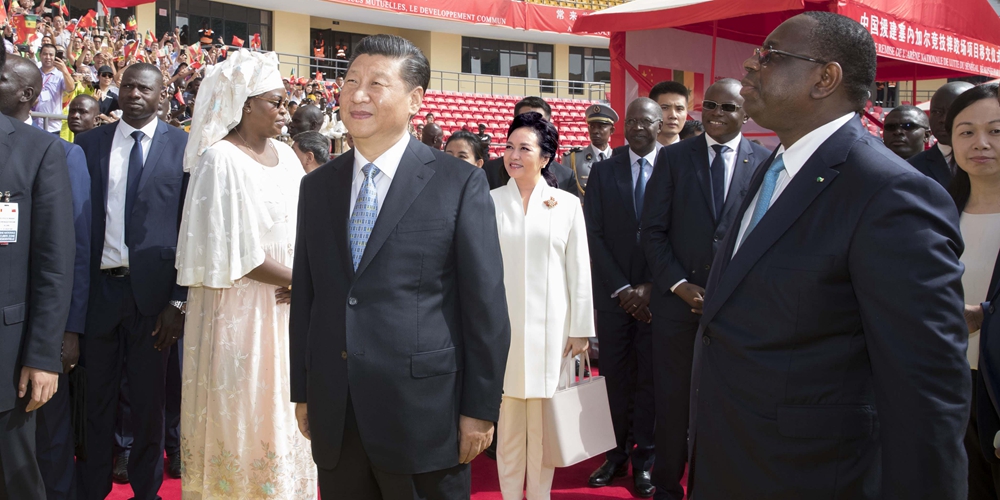 Си Цзиньпин и президент Сенегала М.Саль посетили церемонию передачи Национальной борцовской арены Сенегала