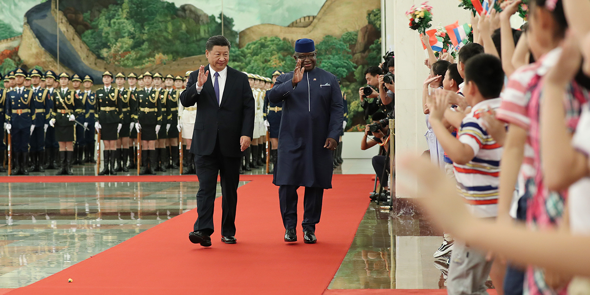 Си Цзиньпин провел в Пекине переговоры с президентом Сьерра-Леоне