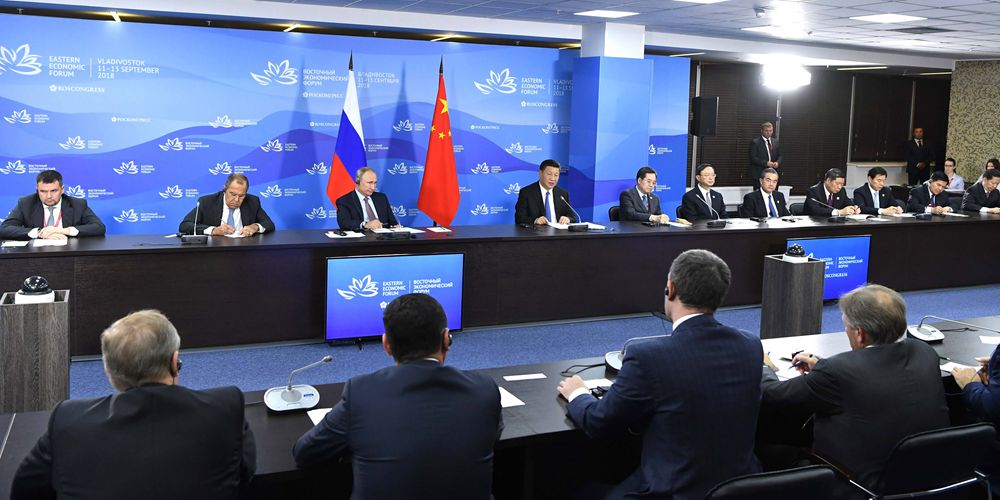 Си Цзиньпин и В. Путин приняли участие в круглом столе глав регионов Китая и России