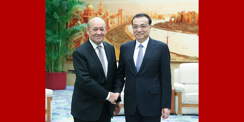 Ли Кэцян встретился с министром иностранных дел Франции