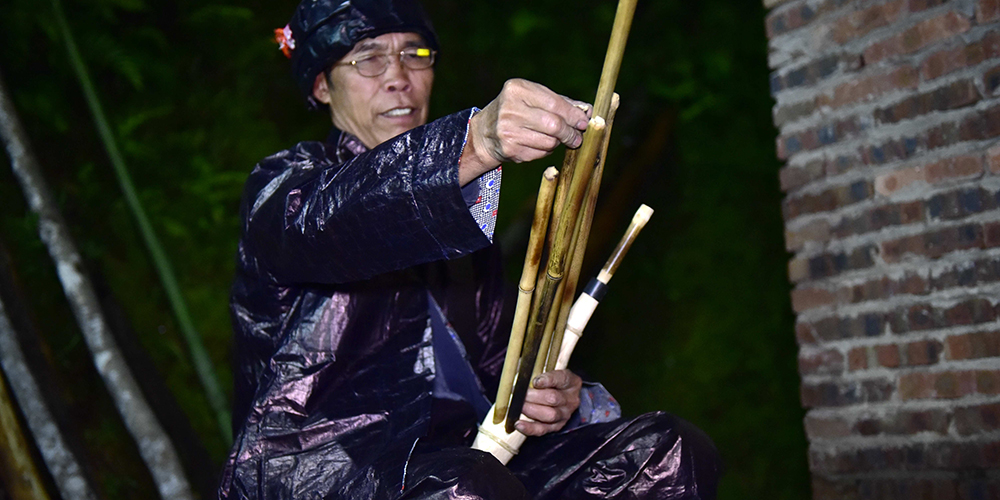 Лушэн -- традиционный китайский духовой музыкальный инструмент