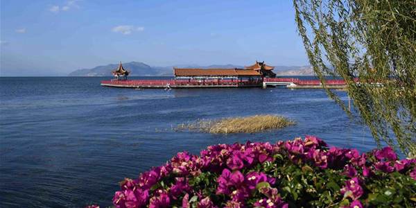 Пейзажи озера Эрхай на юго-западе Китая