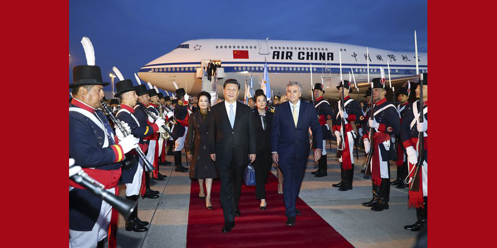 Си Цзиньпин прибыл в Аргентину с государственным визитом и для участия в 13-м саммите "Группы двадцати"