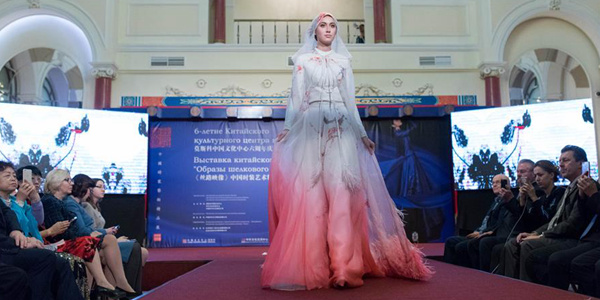 Модное шоу в Китайском культурном центре в Москве
