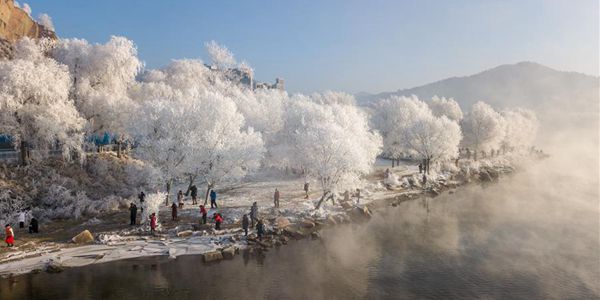 Украшенная инеем природа в городе Цзилинь на северо-востоке Китая