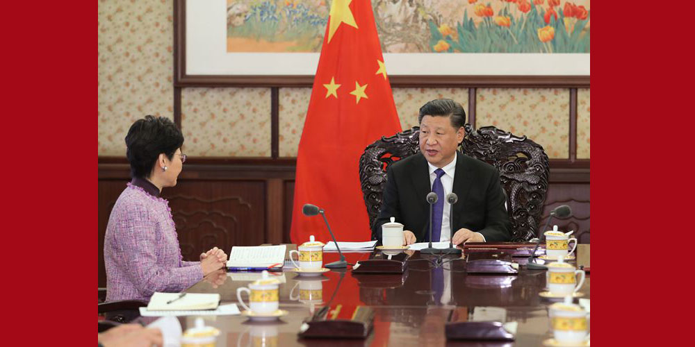 Си Цзиньпин встретился с главой администрации САР Сянган Линь-Чжэн Юээ