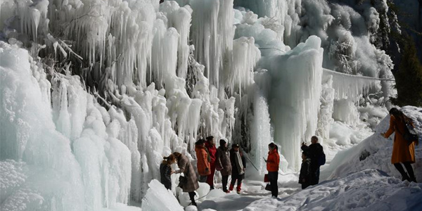 Замерзшие водопады на северо-западе Китая