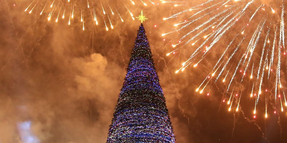 Главную елку Армении зажгли на Площади Республики в Ереване