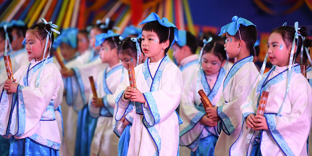 Новогодний концерт в школе в провинции Аньхой