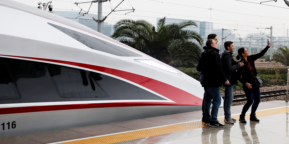 Удлиненные скоростные составы модели "Фусин" начали курсировать по ВСЖД Пекин - Шанхай