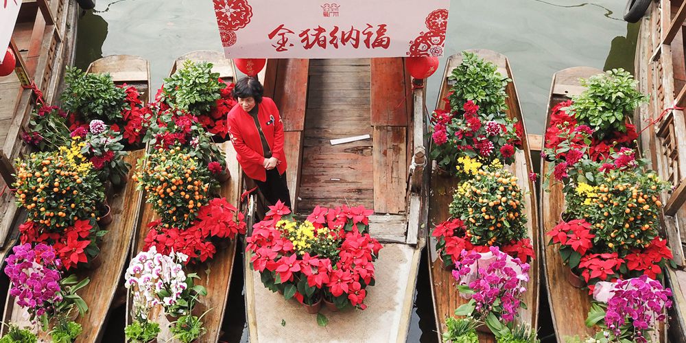 "Цветочный рынок на воде" в Гуанчжоу