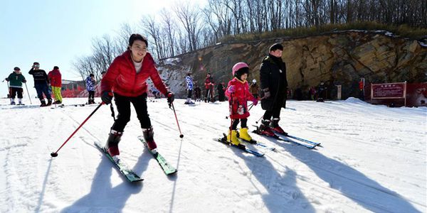 Праздник Весны отмечается на лыжных базах в китайских провинциях